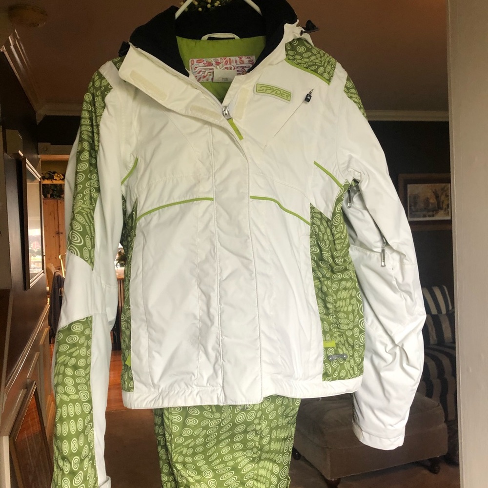 Women’s ski outfit
